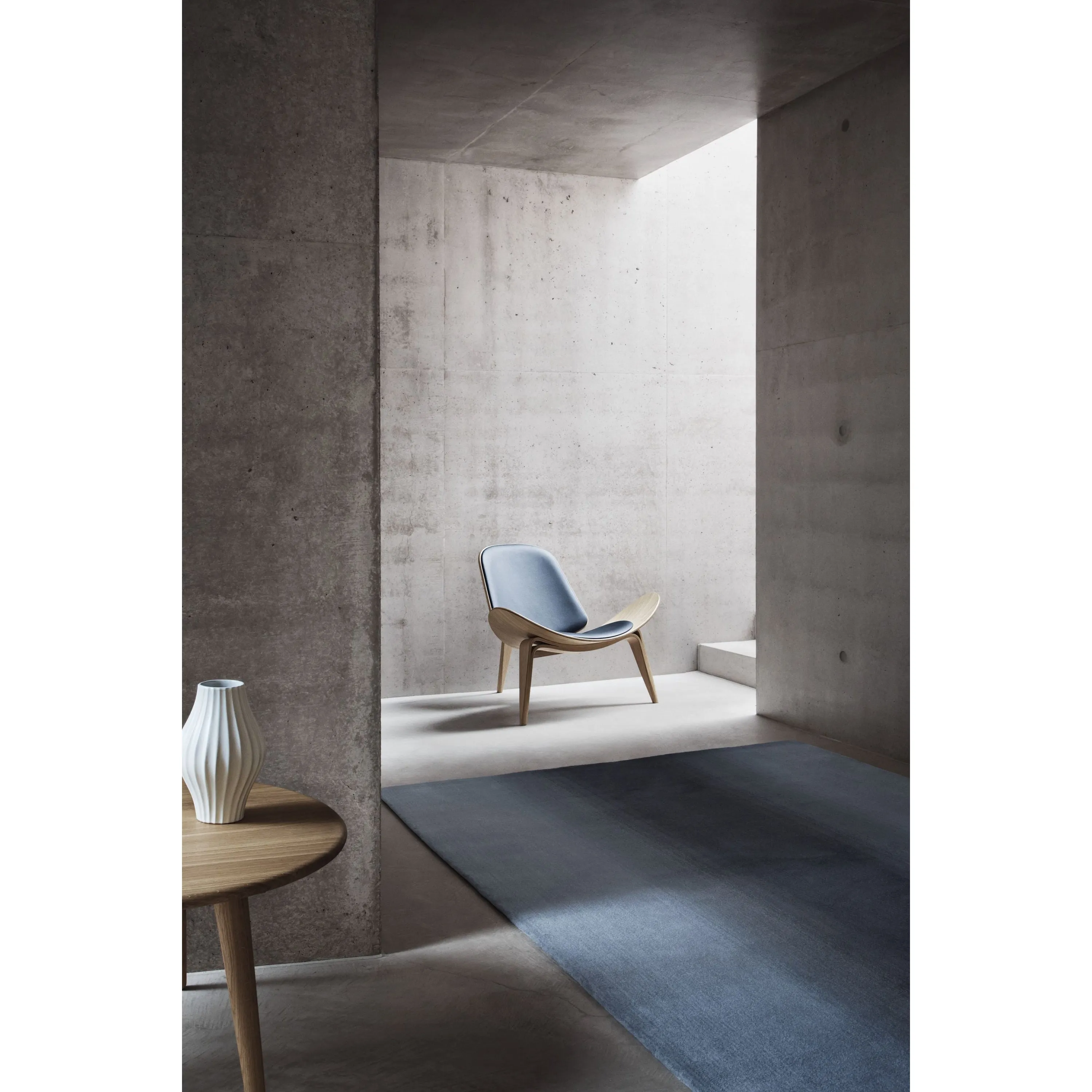 Carl Hansen Ch07 Shell Chair, Oiled Oak/Black Leather Thor 301