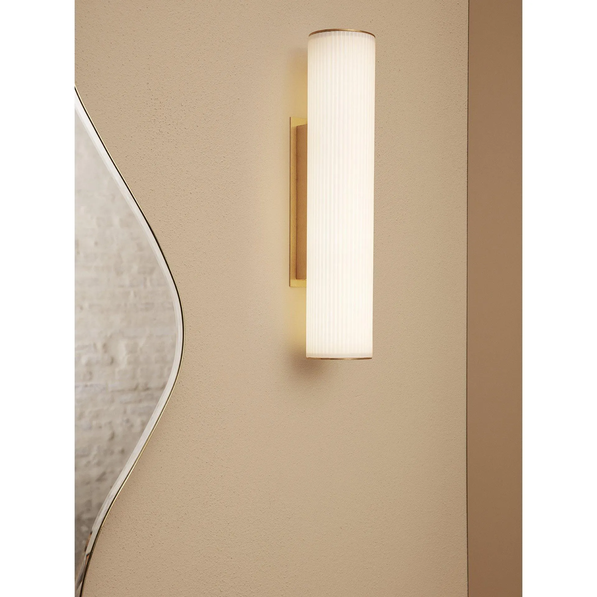 Ferm Living Vuelta Wall Lamp Brass 40 Cm, White