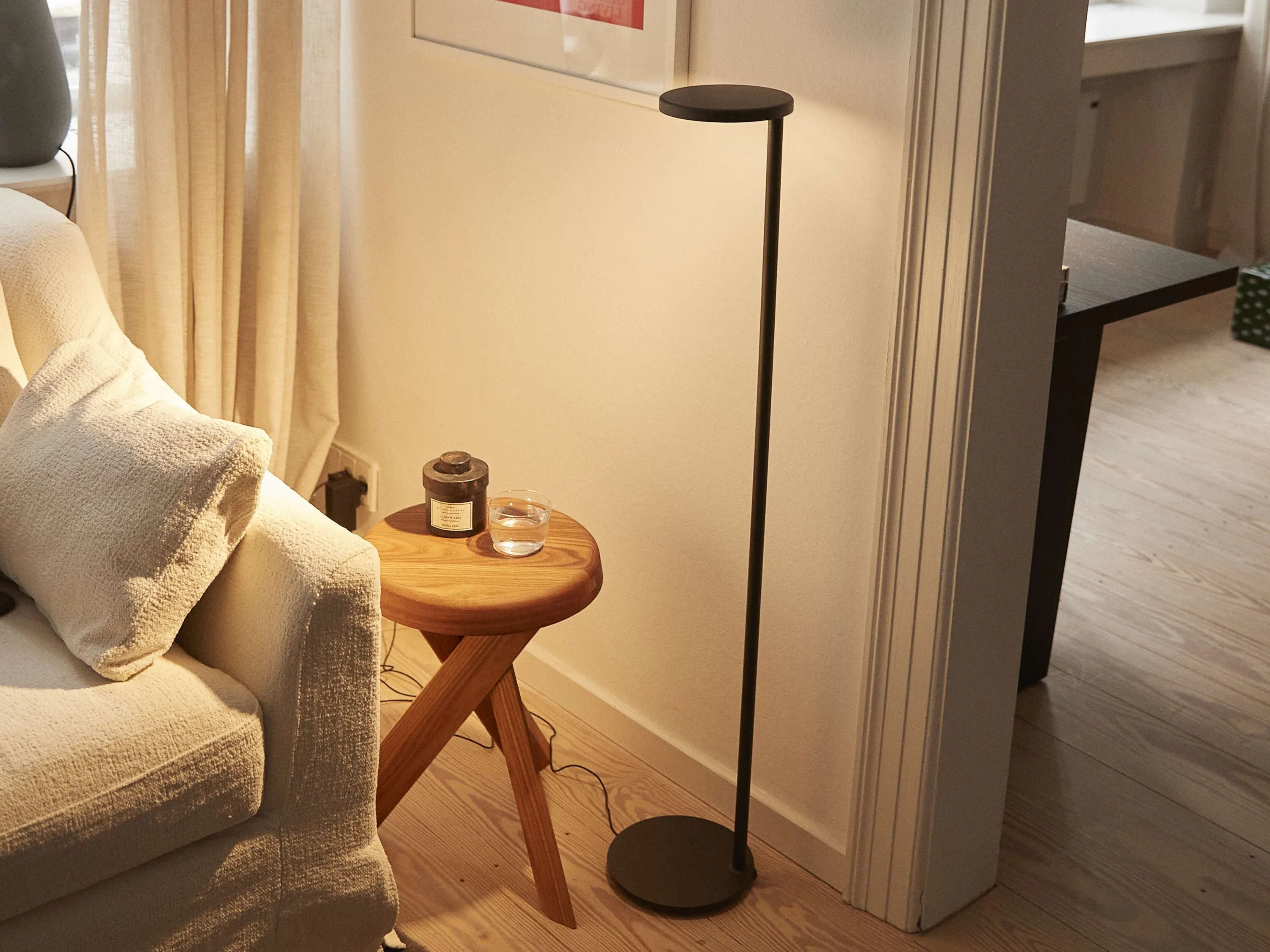 Flos Oblique Floor Lamp Usb C, Matt Brown
