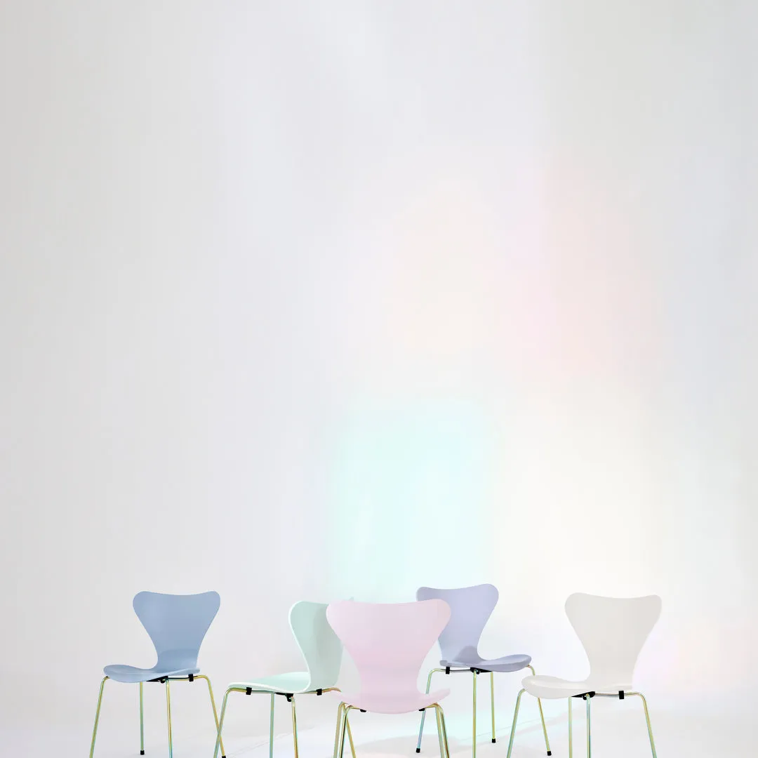 Fritz Hansen Series 7 Chair, Anniversary Edition 7:14 Am, Violet