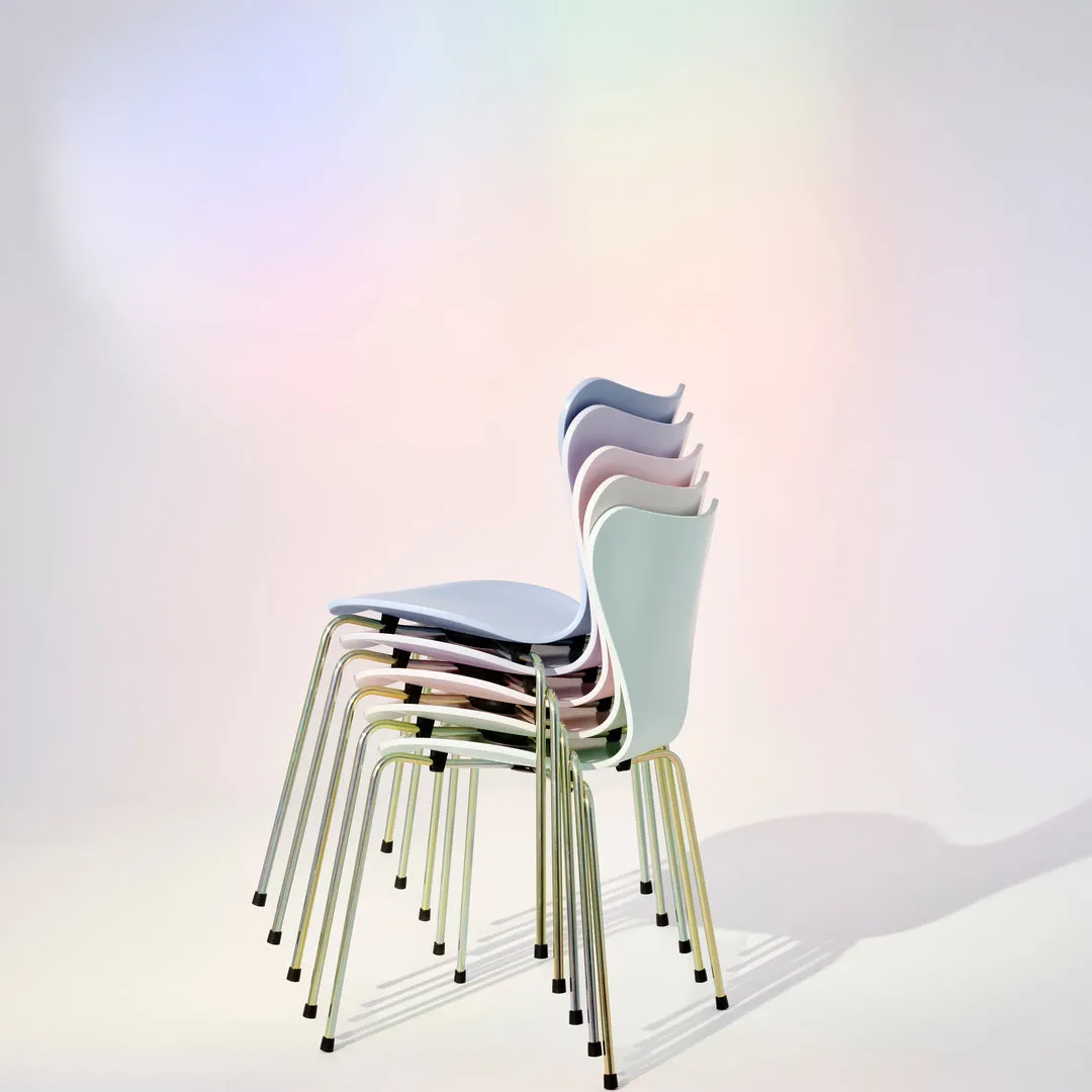 Fritz Hansen Series 7 Chair, Anniversary Edition 7:14 Am, Violet