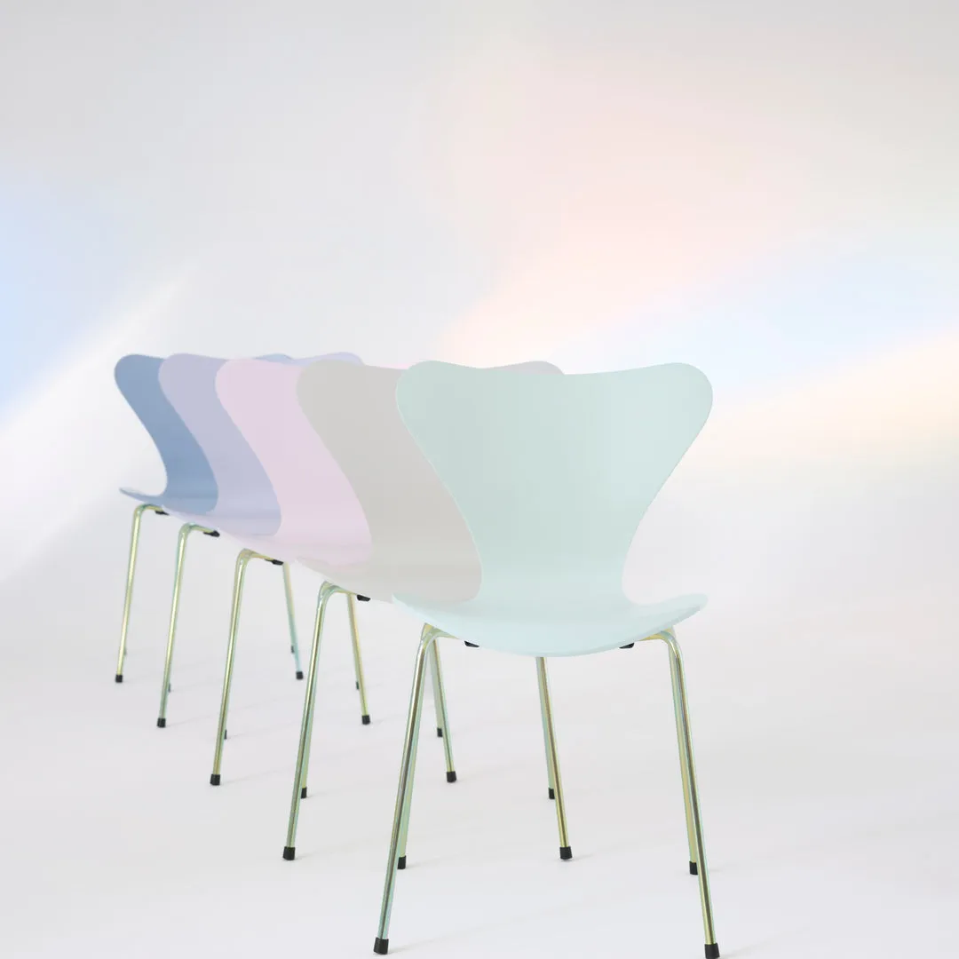 Fritz Hansen Series 7 Chair, Anniversary Edition 7:14 Am, Violet