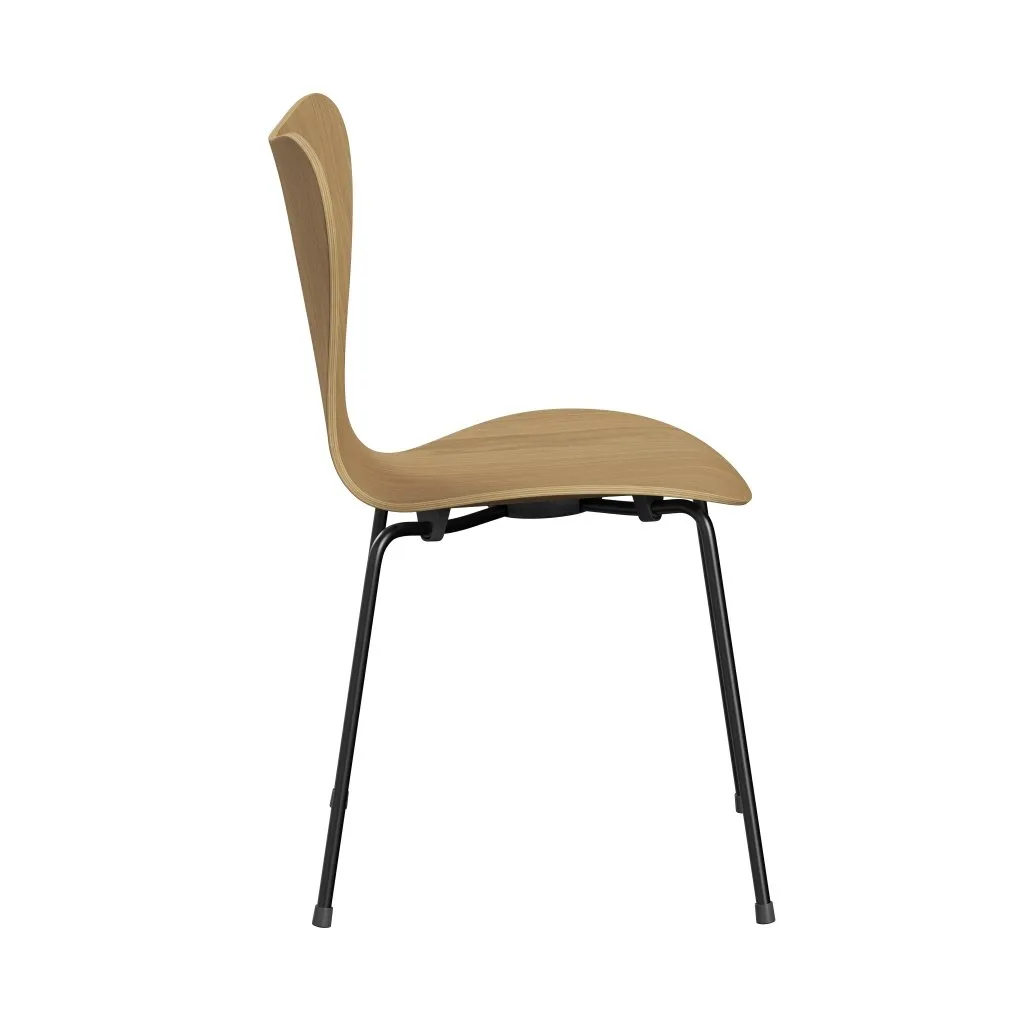 Fritz Hansen Series 7 Chair Unupholstered, Black/Oak Veneer Natural