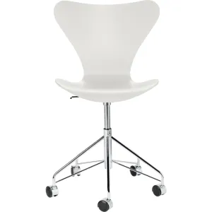 Fritz Hansen Series 7 Swivel Chair Colored Ash, White