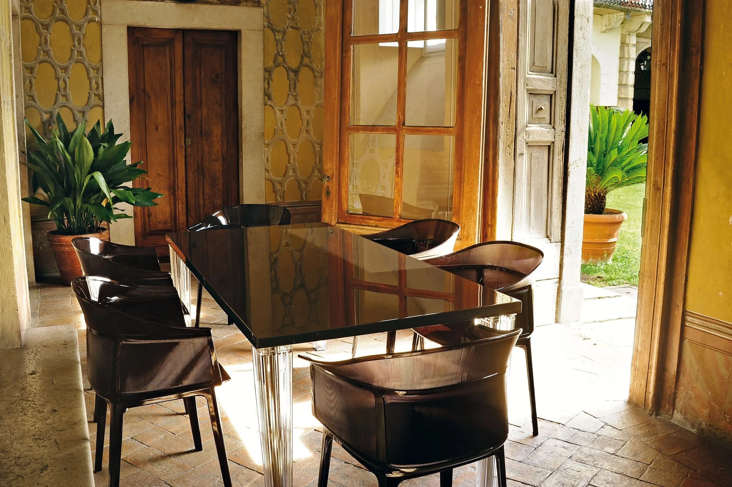 Kartell Top Top Table Per Dr. Yes Square With Square Base 70x70 Cm, Black
