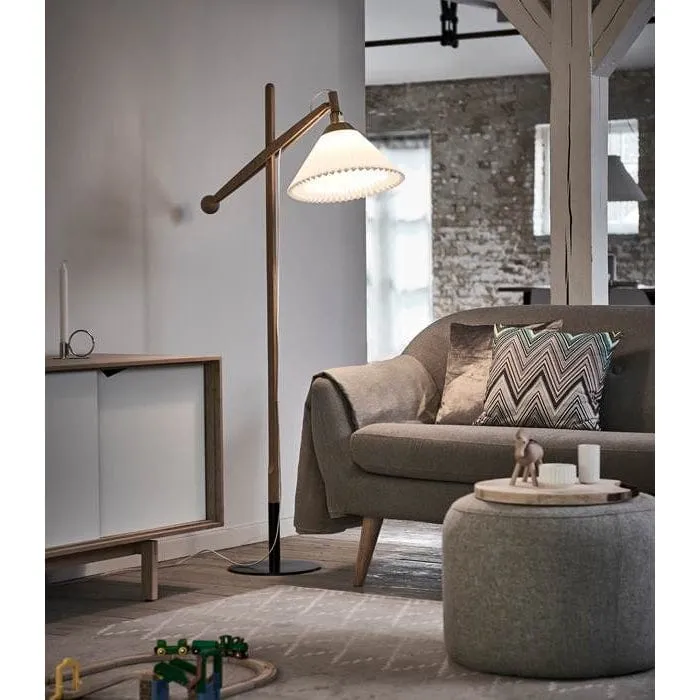 Le Klint Floor Lamp 325 Oak, Paper Shade