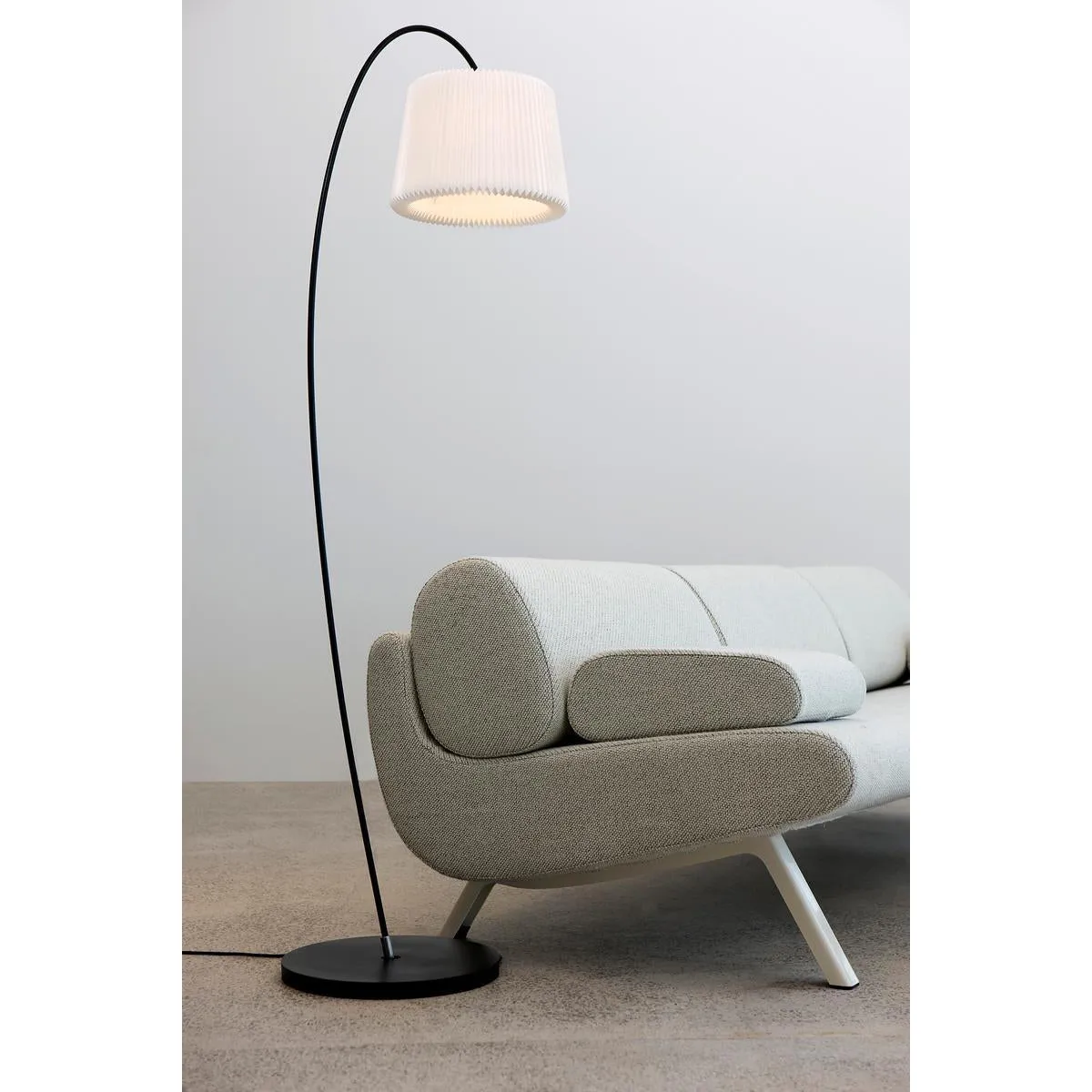 Le Klint Snowdrop Floor Lamp Silk White, Paper