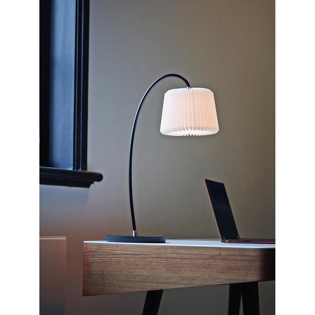 Le Klint Snowdrop Table Lamp, White