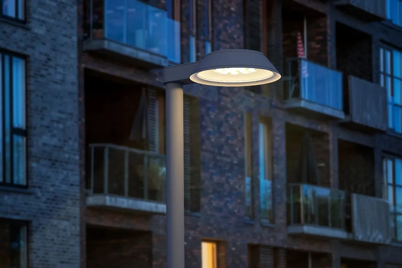 Louis Poulsen Homann Park Lamp Class Ii 3143 Lumens, 6 Cm Pole