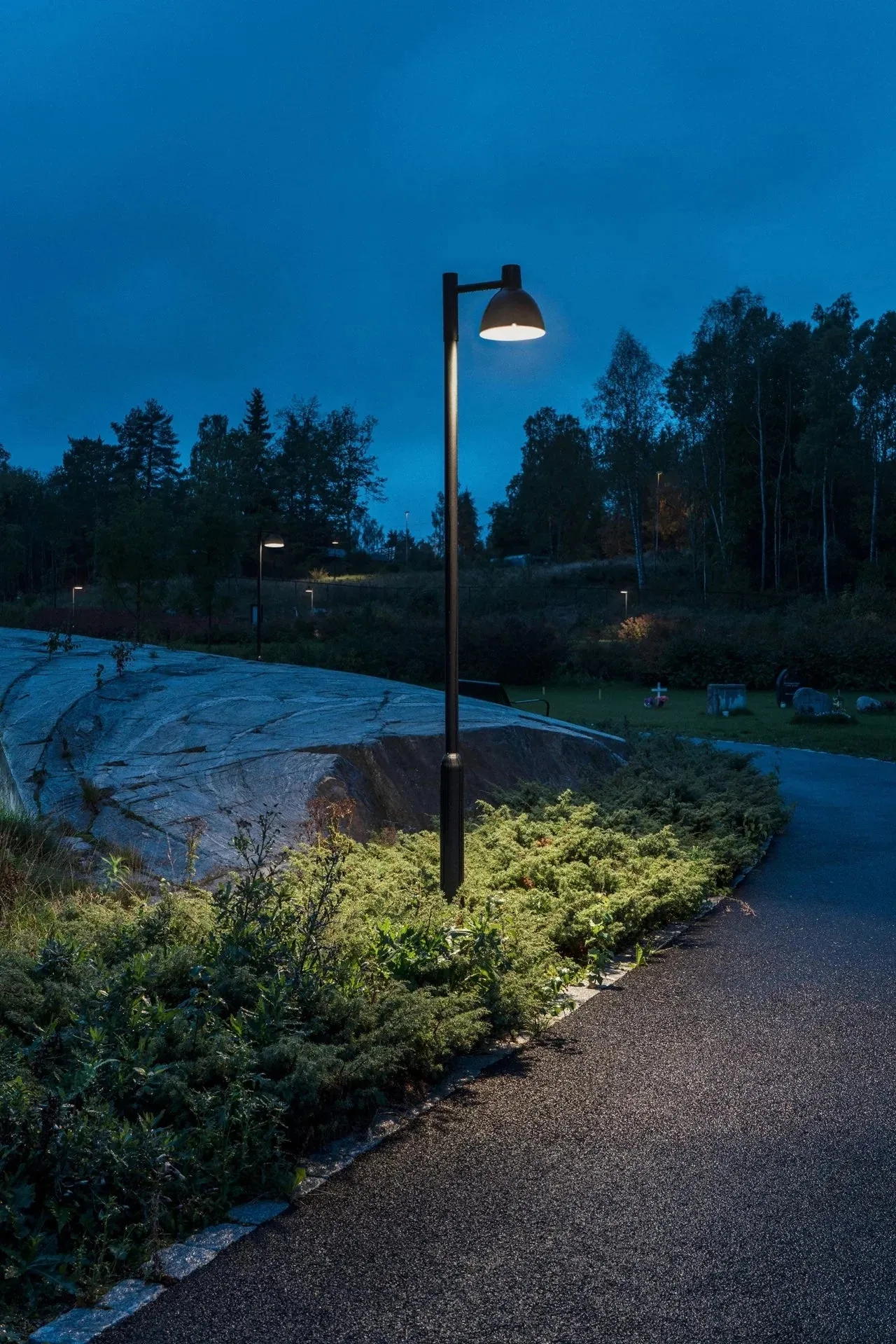 Louis Poulsen Toldbod 29 Post Class Ii Led 3000 K 20 W 6.0 Cm, Black