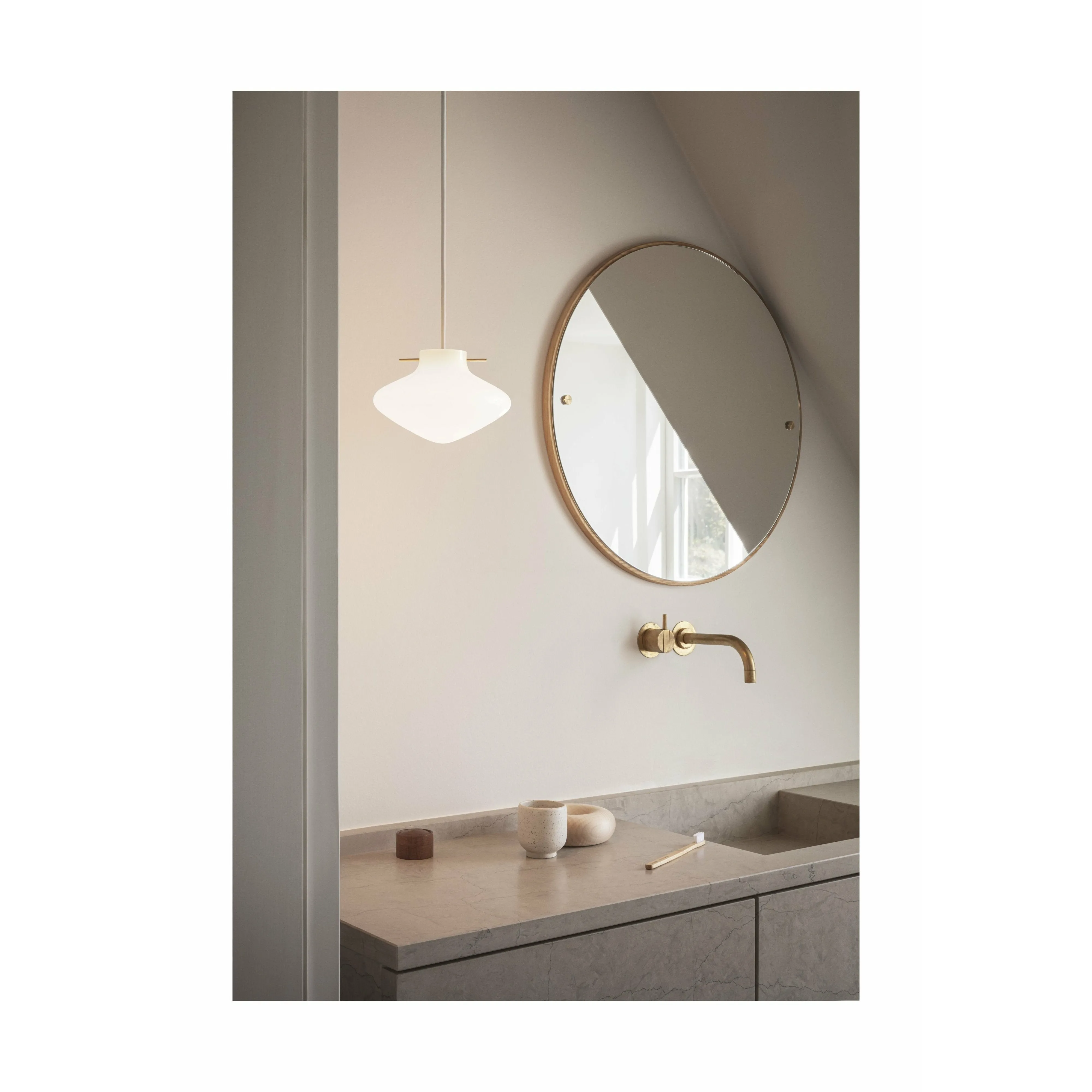 Lyfa Repose Pendant 175, Brass