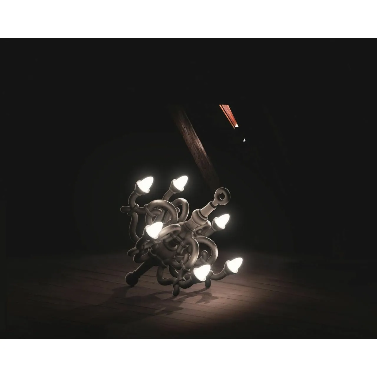 Qeeboo Fallen Chandelier Table Lamp M, Powder Pink