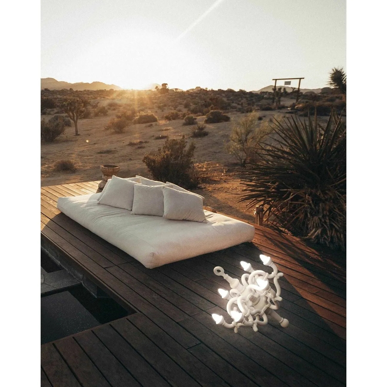 Qeeboo Fallen Chandelier Table Lamp M, Powder Pink